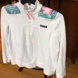 Vineyard Vines size large 1/4 zip